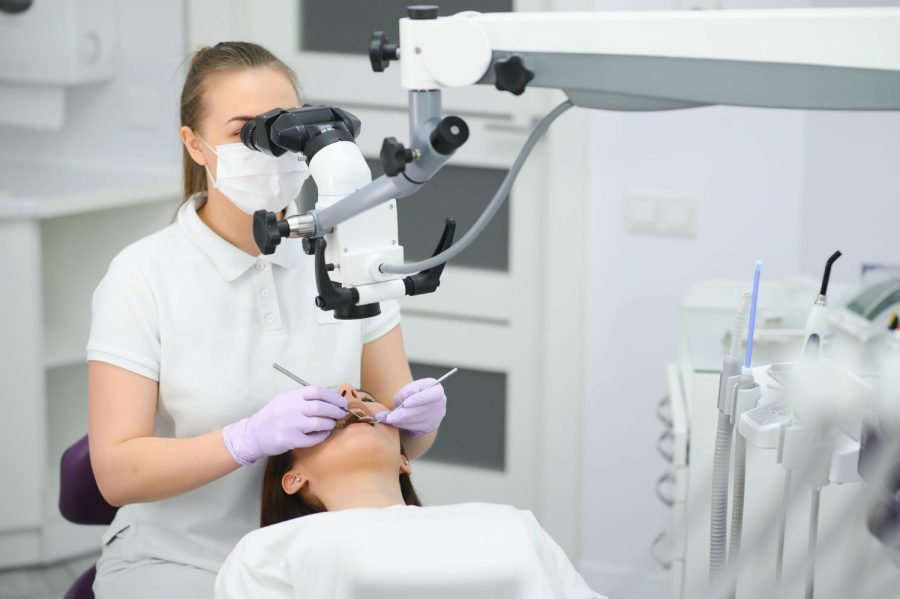 Zastosowanie mikroskopu stomatologicznego w nowoczesnej terapii stomatologicznej pod powiększeniem